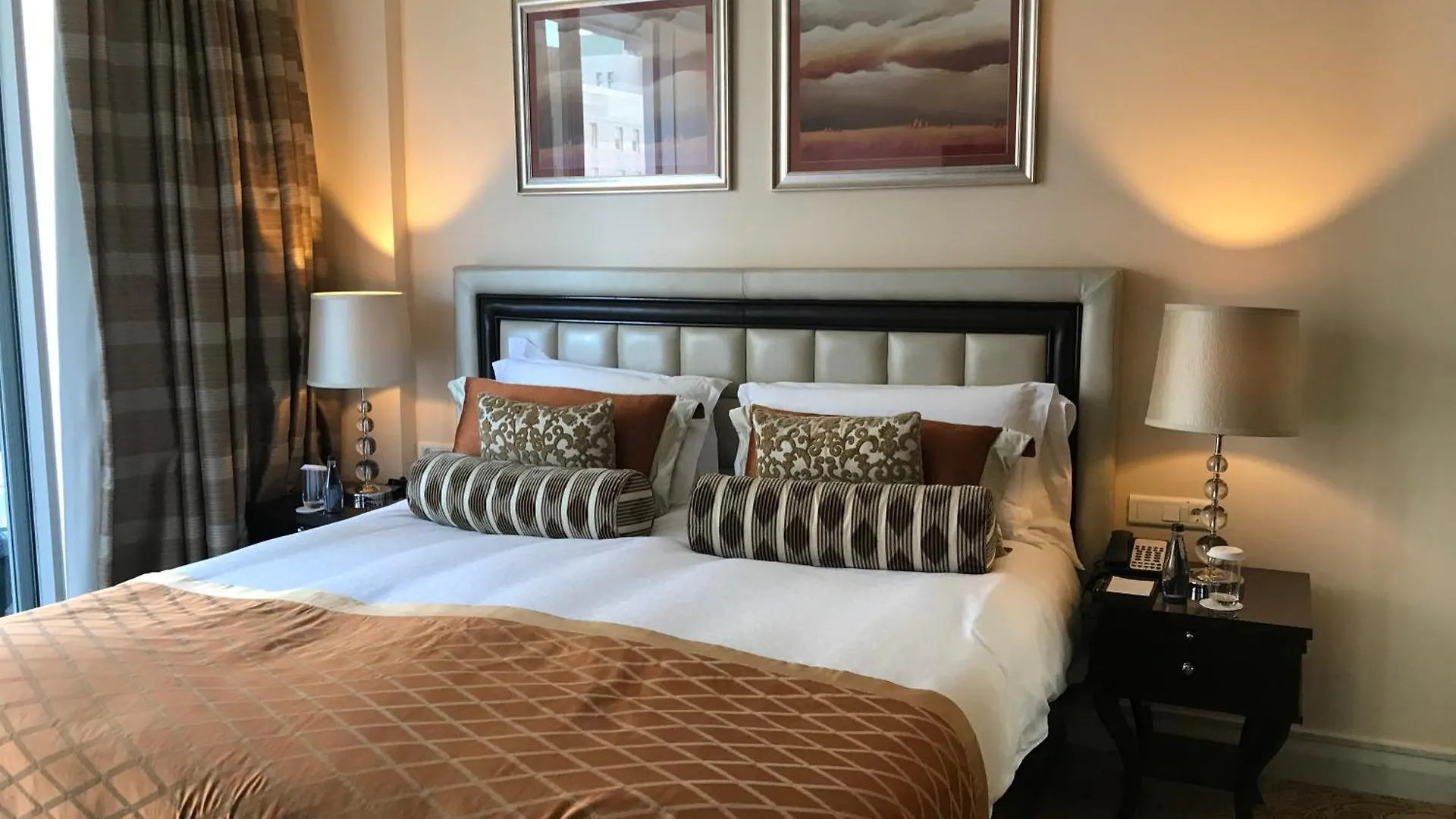 Aparthotel Taj Cape Town - Private Luxury One Bedroom Suite